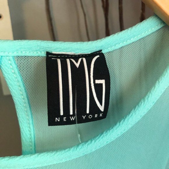 Cute Slim Fitting Summer Dress - Size Medium (fits size small) - Picture 4 of 5